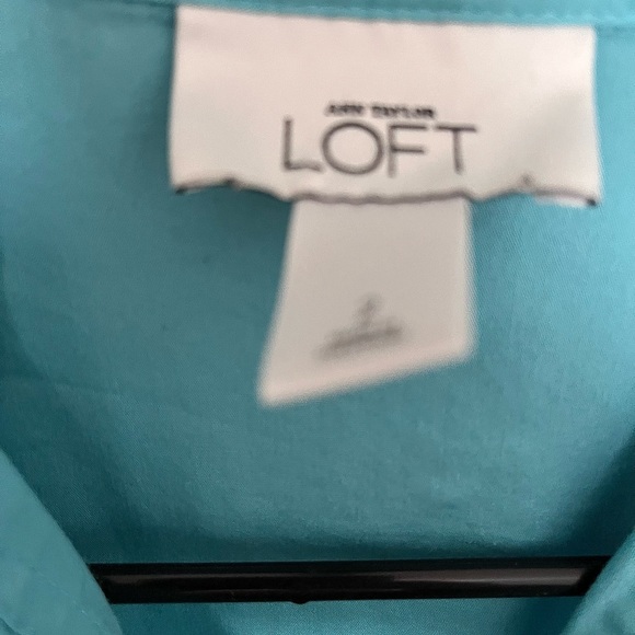 Ann Taylor Loft Fitted Turquoise Camp Shirt, Size 2. - Picture 2 of 5